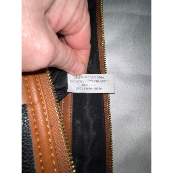 Rosetti Purse in Black‎ Vegan Leather - Lots of Pockets! - Picture 11 of 13